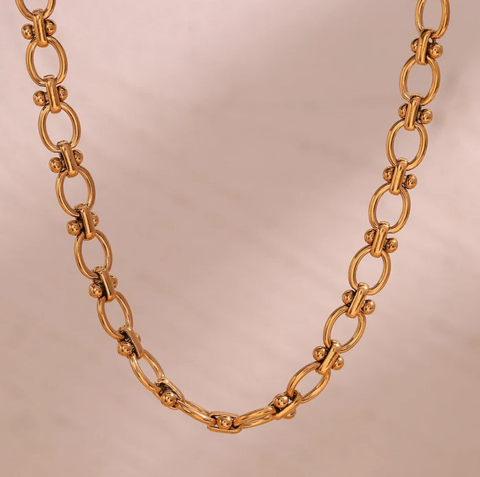 LOUISE NECKLACE