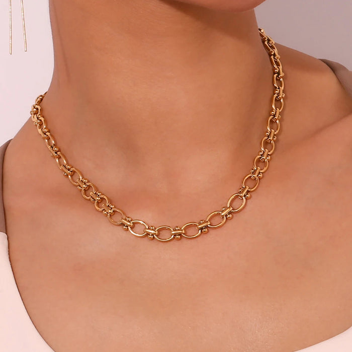 LOUISE NECKLACE