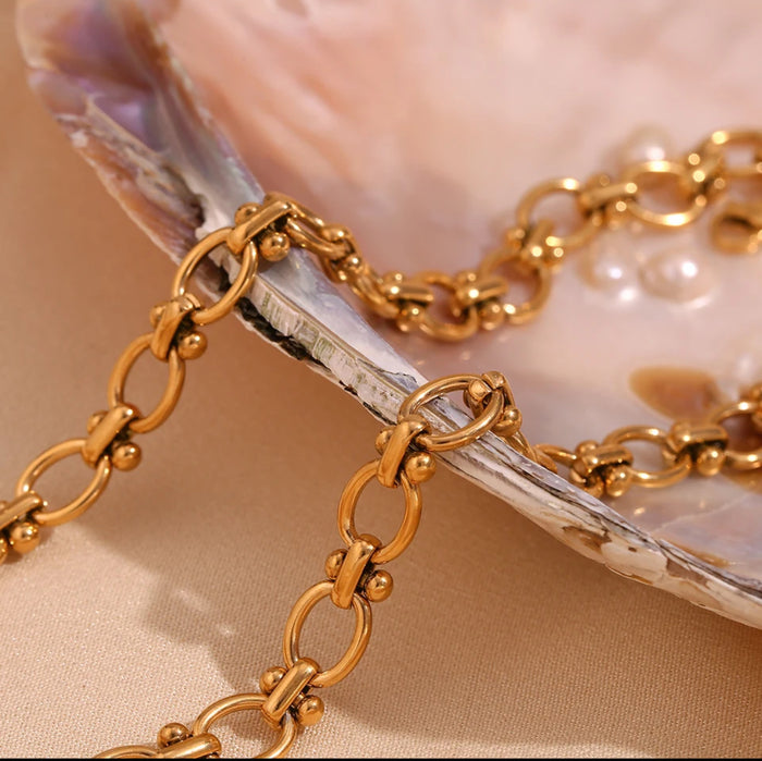 LOUISE NECKLACE