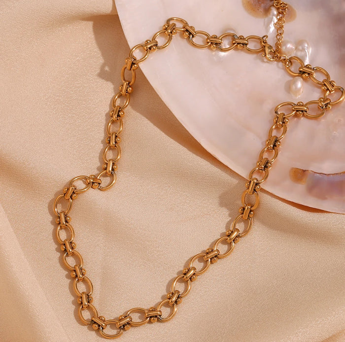 LOUISE NECKLACE