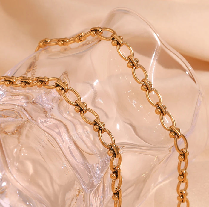 LOUISE NECKLACE