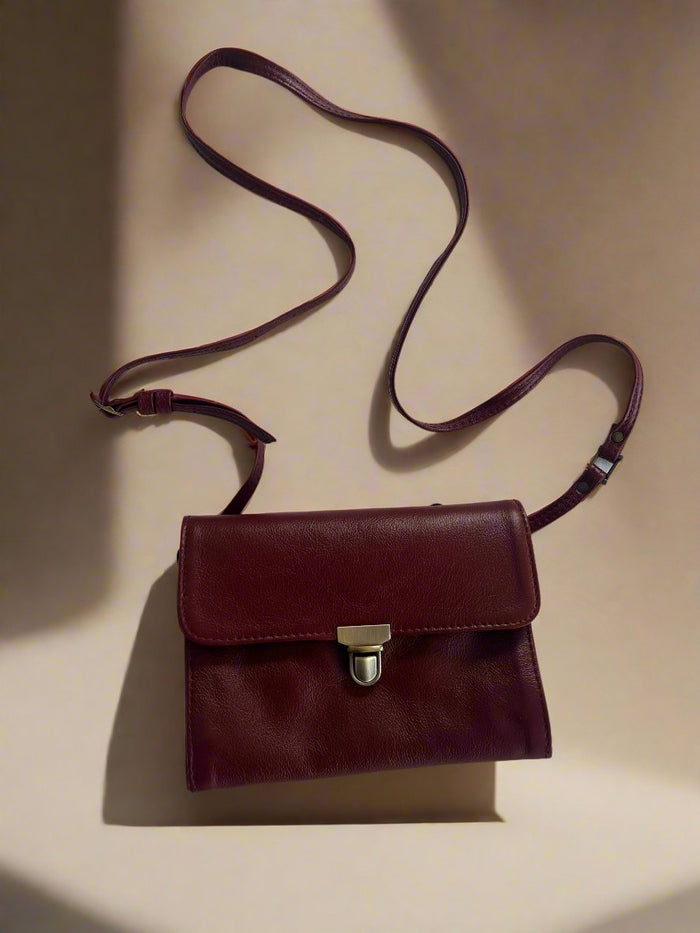Maroon utility