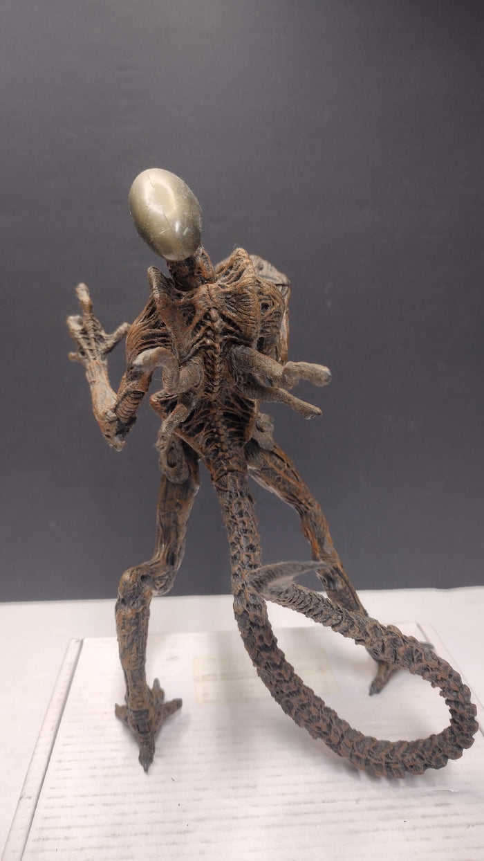 McFarlane Toys Movie Maniacs Series 6 Alien Resurrection Warrior Figure (2003 Release - Loose, Great Condition)